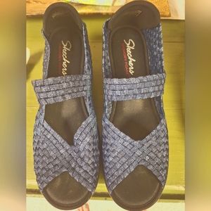 Sketchers memory foam sandals sz. 8